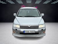Begagnad Mitsubishi Space Wagon 147 HK (108 kW) 2002 Grå Minibuss