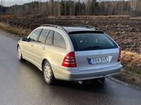 Begagnad Mercedes C320 Avantgarde 218 HK (160 kW) 2001 Silver Kombi