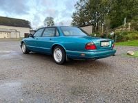 Begagnad Jaguar XJ 211 HK (155 kW) 1995 Grön Sedan