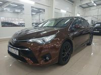 Begagnad Toyota Avensis Active 147 HK (108 kW) 2015 Brun Sedan