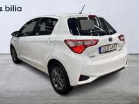 Begagnad Toyota Yaris Hybrid Active 102 HK (75 kW) 2019 Vit Halvkombi