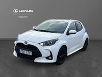 Begagnad Toyota Yaris Hybrid Active 117 HK (86 kW) 2023 Vit Halvkombi