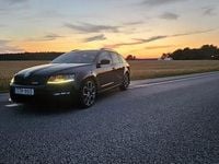 Begagnad Skoda Octavia RS 220 HK (161 kW) 2015 Svart metallic. Halvkombi