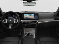 begagnad BMW 328 330e xDrive M-Sport Pro Navi Innovation DAP Keyless 19 2024, Kombi