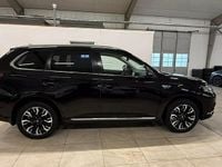 Begagnad Mitsubishi Outlander 203 HK (149 kW) 2017 Svart SUV