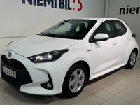 begagnad Toyota Yaris Hybrid CVT MoK Navi Carplay Kamera Kamkedja SoV