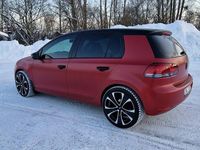 Begagnad VW Golf VII 102 HK (75 kW) 2012 Matt röd med svart tak Halvkombi