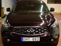 Begagnad Infiniti Fx50 400 HK (294 kW) 2011 Svart med lila pearl SUV
