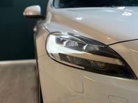 Begagnad Volvo V40 120 HK (88 kW) 2016 Vit Kombi