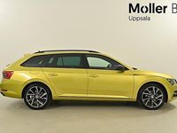 Begagnad Skoda Superb 2024 Gul Kombi