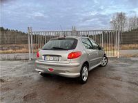 Begagnad Peugeot 206 75 HK (55 kW) 2006 Grå Halvkombi