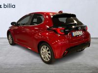 begagnad Toyota Yaris Hybrid 1,5 5D Style Edition Säkerhetspaket 2023 Röd