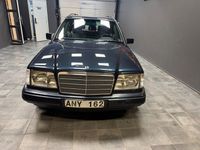 Begagnad Mercedes E200 136 HK (100 kW) 1996 Svart Kombi