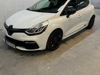 Begagnad Renault Clio IV Trophy 220 HK (161 kW) 2016