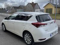 begagnad Toyota Auris Hybrid e-CVT Intense Edition