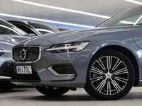 Begagnad Volvo V60 Core 350 HK (257 kW) 2022 Grå Kombi