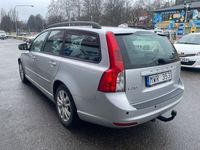 begagnad Volvo V50 D2 Momentum/NyBes/NyKamrem/Drag/Värmare/P-Sensor