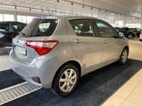 Begagnad Toyota Yaris Hybrid Active 101 HK (74 kW) 2019 Grå Halvkombi