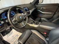 begagnad BMW 330e M-Sport Plug-In Hybrid P-värm Navi S&V
