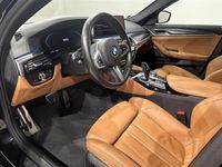 begagnad BMW 545 e xDrive M Sport Innovation Taklucka Pa 2021, Sedan