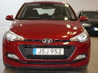 Begagnad Hyundai i20 Comfort 84 HK (61 kW) 2016 Röd
