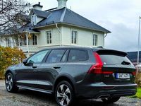 Begagnad Volvo V60 CC 197 HK (144 kW) 2022 Pine gray, grå/grön metallic Kombi