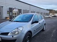 Begagnad Renault Clio R.S. 75 HK (55 kW) 2007 Halvkombi