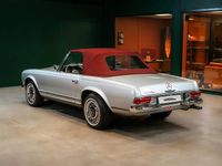 Begagnad Mercedes 230 150 HK (110 kW) 1965 Silver Cab