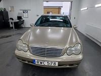 Begagnad Mercedes C240 170 HK (125 kW) 2000 Travelinbeigemetallica