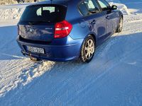 Begagnad BMW 118 143 HK (105 kW) 2009 Montego metallic blue a51 Halvkombi