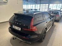 Begagnad Volvo V60 CC Momentum 190 HK (139 kW) 2019 Svart Kombi