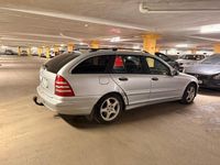 Begagnad Mercedes C220 150 HK (110 kW) 2006