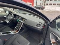 Begagnad Volvo V60 Momentum 180 HK (132 kW) 2011 Blå Kombi