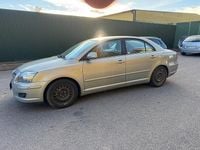 Begagnad Toyota Avensis 163 HK (119 kW) 2006 Ljusgrön Sedan