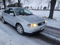 Begagnad Audi A3 Attraction 102 HK (75 kW) 2000 Silver Halvkombi