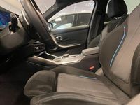 Begagnad BMW 330 Shadowline 184 HK (135 kW) 2025 Grå Kombi