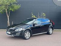 Begagnad Volvo V60 CC Momentum 191 HK (140 kW) 2016 Svart Kombi