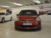 begagnad Ford Fiesta 5-dörrar 1.4 .Fräsch. Nyservad. Nybesiktigad