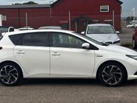 Begagnad Toyota Auris Hybrid Active 136 HK (100 kW) 2016 Vit Halvkombi