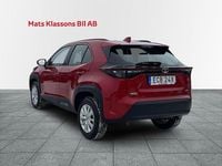Begagnad Toyota Yaris Cross Active 92 HK (67 kW) 2024 Röd SUV