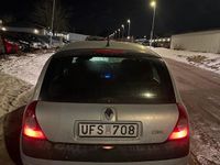 Begagnad Renault Clio II 75 HK (55 kW) 2003 Halvkombi