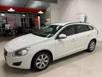Begagnad Volvo V60 Momentum 203 HK (149 kW) 2011 Vit Kombi