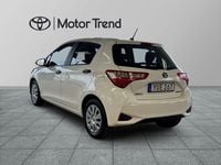 Begagnad Toyota Yaris Hybrid 102 HK (75 kW) 2017 Vit
