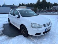 Begagnad VW Golf VI Trendline 102 HK (75 kW) 2008 Vit Halvkombi