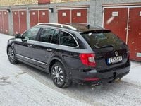 Begagnad Skoda Superb Elegance 140 HK (102 kW) 2012 Svart