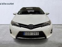 Begagnad Toyota Auris Multidrive S 132 HK (97 kW) 2013 Vit Halvkombi