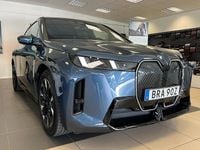 Begagnad BMW iX M Sport 400 kW (544 HK) 2025 Blå SUV
