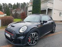 Begagnad Mini John Cooper Works 231 HK (169 kW) 2024 Midnight black metallic | satellite grey läder Halvkombi