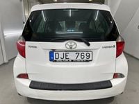 Begagnad Toyota Verso-S 99 HK (72 kW) 2012 Vit Minibuss