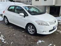 begagnad Toyota Auris 1.6 REPOBJEKT LÄGRE KOMPRESSION TVÅANS CYLINDER 2010, Halvkombi